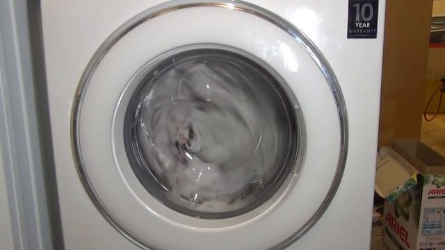 Samsung Ecobubble WF80F5U4W Washing Machine : Eco Bubble in action (Pt 6/16) смотреть онлайн