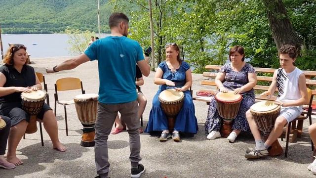 Игра на барабанах в семейном лагере под Самарой (2) смотреть онлайн