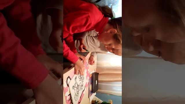 Шарлотта Клубничка (рисуем зеленым гелем с блестками) смотреть онлайн