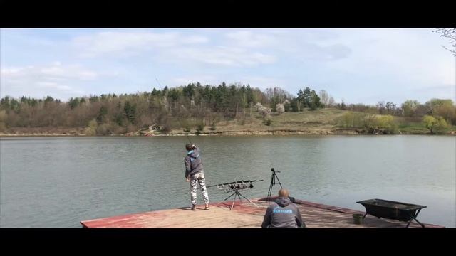 Как и чем кормить карпа на рыбалке. Как бросать бойлы коброй. Как бросать ракету. смотреть онлайн