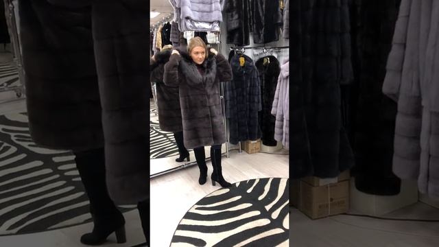 Норковая шуба с капюшоном из лисы смотреть онлайн