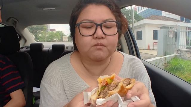 经营了40年的流动餐车 Jackson's Burger！ 一定要试的美食小吃 #streetfood #food смотреть онлайн
