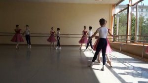 МГАХ. «Полонез-мазурка» 3 кл. (муз. А.Ашкенази). Историко-бытовой танец.