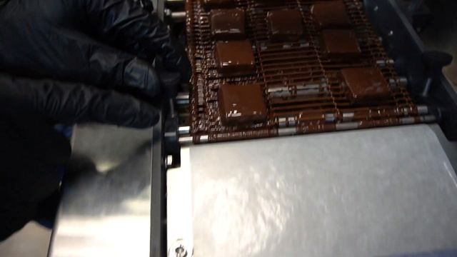 Темперирующая машина Pomati T10+конвейер для глазирования, первый запуск смотреть онлайн