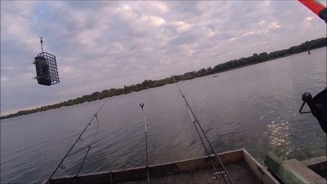 Рыбалка на правом берегу Днепра в Киеве Снасть Куриная лапка смотреть онлайн