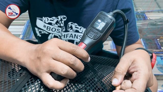 BOSCH เครื่องปั๊มลมไร้สายขนาดพกพา Easy Pump 3.6V