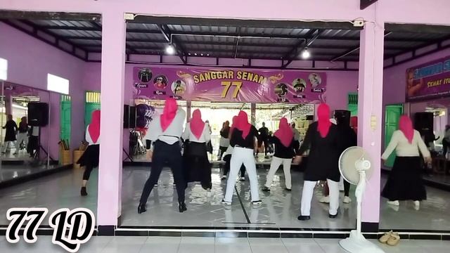 LAMENTO BACHATA LINE DANCE CHOREOGRAPHED BY HELMA NUR (INA)-MARCH 22 смотреть онлайн