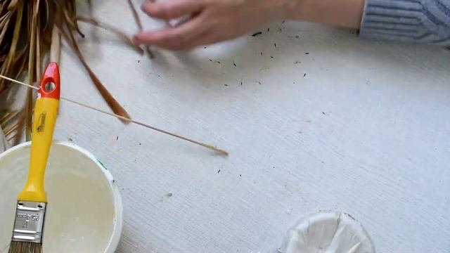 Как задекорировать вазу с помощью стеблей одуванчика. Поделки из природного материала смотреть онлайн