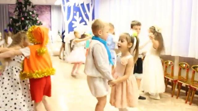 Танец с санками смотреть онлайн
