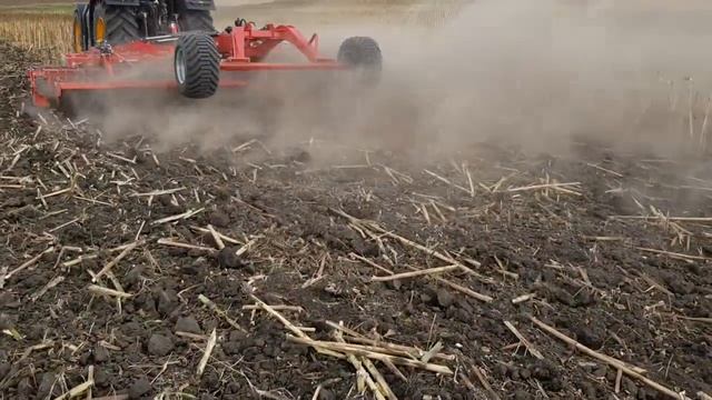 Qualidisc Pro T 6000 c JCB Fastrac 8330 лущение стерни подсолнечника смотреть онлайн