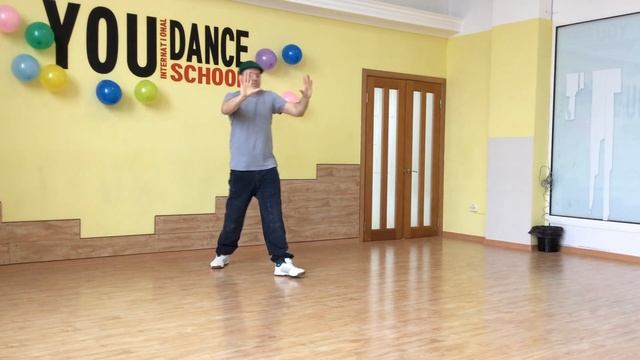 Старая школа лучшая! Электро фанк. Нереально владеет телом! Mr Electric. Popping. Robot. Waving. смотреть онлайн