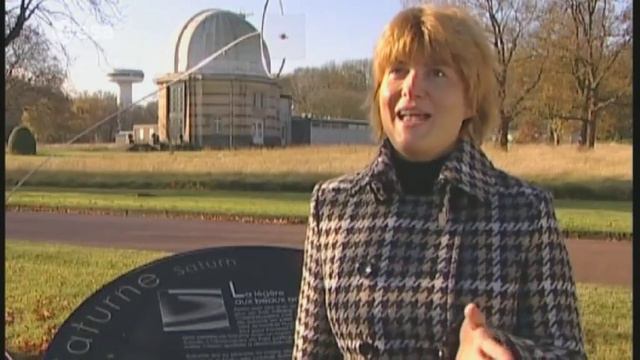 How many moons are there around Saturn? смотреть онлайн