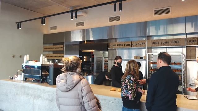 【墨爾本吃到瘋】必吃網紅牛角包? 在澳洲食自助餐?港式茶餐廳☕️QVM好好逛 |【potatofishyu】 смотреть онлайн