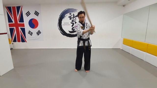 Easy 10 Bo staff, long staff spinning skills (Jangbong Tutorial 1), Hapkido training смотреть онлайн