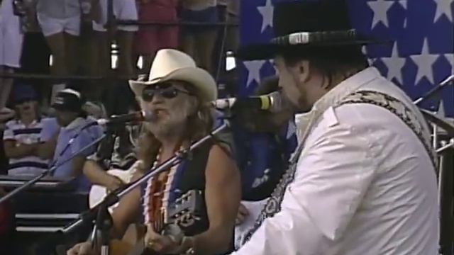 Willie Nelson & Waylon - Mammas Don't Let Your Babies Grow Up to Be Cowboys (Live at Farm Aid 1986) смотреть онлайн