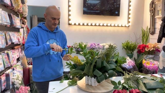 Мастер-класс по цветочной композиции из роз . Rose flower arrangement master class. смотреть онлайн