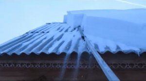 Как  просто  сбросить  с крыши снег.