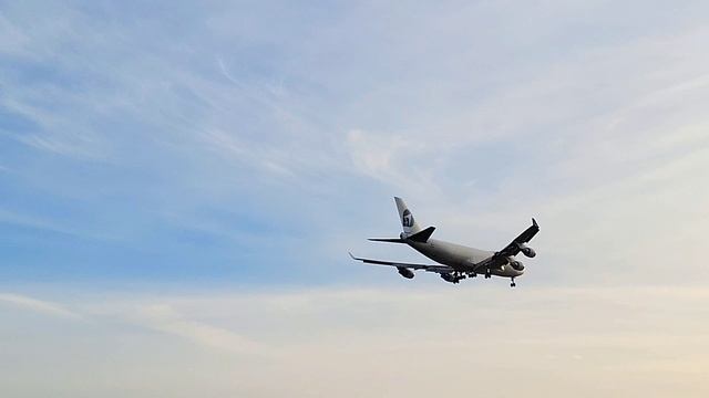 Посадки в Аэропорту Нурсултана Назарбаева. Взлеты и посадки.#boeing #casac295 смотреть онлайн