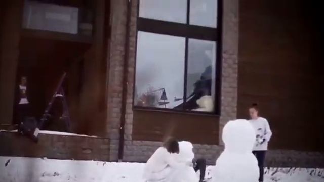 Снежные выходные | Лепим снеговика? ⛄️ смотреть онлайн
