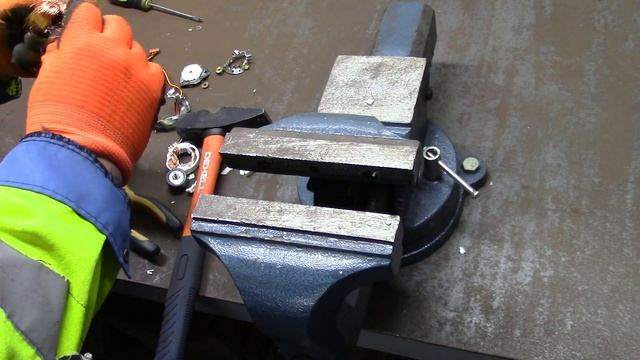 Разбираем шаговый электродвигатель. смотреть онлайн