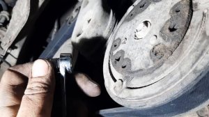 Мазда Трибьют замена ролика генератора ( Приводного ремня)