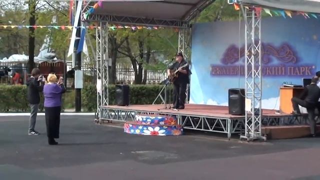 Андрей Красовский (композитор, автор песни) - Улетай (Екатерининский Парк) 1 мая-2016 смотреть онлайн