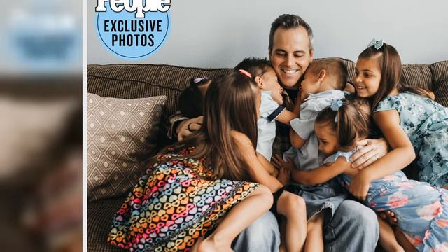 Quintuplets Dad Marks First Father's Day Since Breaking World Record with Kids: 'I'm Proud of Him,' смотреть онлайн
