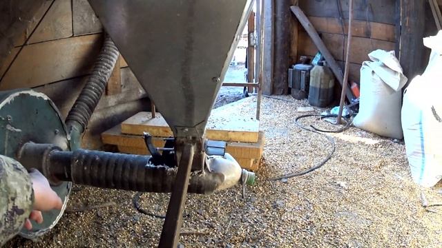 Самодельная зернодробилка 5.5 кв от 220 в и кормосмеситель смотреть онлайн