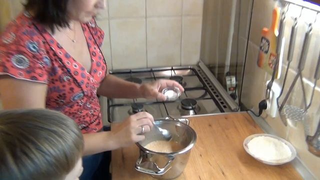 Клубничные оладьи из свежей или замороженной ягоды - вкусно и ароматно! смотреть онлайн