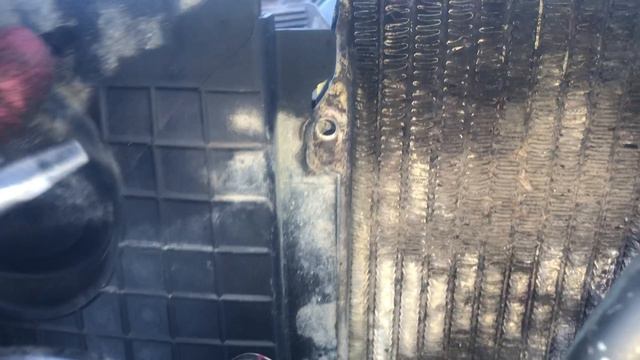 Как снять радиатор охлаждения мерседес w124 смотреть онлайн