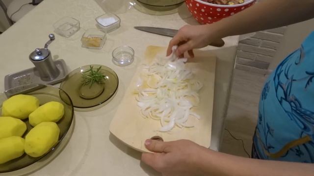 Ребрышки с картошкой в рукаве. Простой и быстрый рецепт для праздничного стола. Вкусный ужин. смотреть онлайн