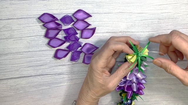 How To Make This Purple Flower with Kukui Nuts Flower Ribbon Lei смотреть онлайн