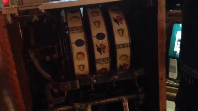 Mills Slot Machine Operators Bell 1916 $.05 смотреть онлайн