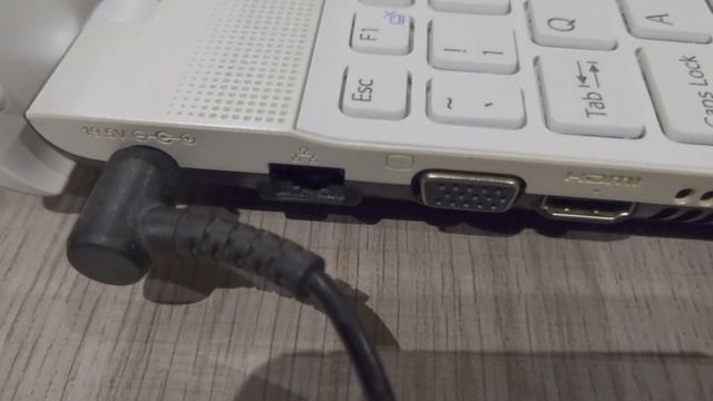 Sony Vaio Laptop pcg-71911m 15.6inch Intel HD 300 i3 4GB Ram 320GB HD White Windows 10 Pro смотреть онлайн