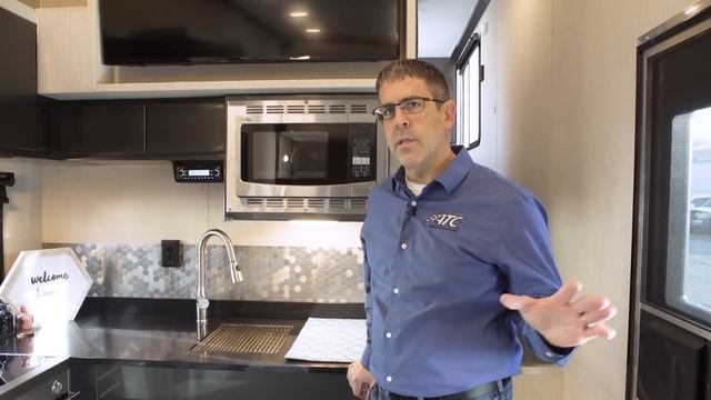2019 5th Wheel ToyHauler Walkthrough смотреть онлайн