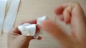 Объемные банты из ленты 4 см.