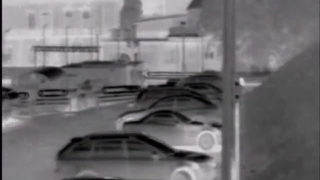 Pulsar Quantum XQ19 - People at a parking area - Thermal Imaging Scope смотреть онлайн