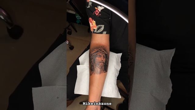 Jesus Potrait Tattoo #mikeinkzone #shortsviral #viral смотреть онлайн