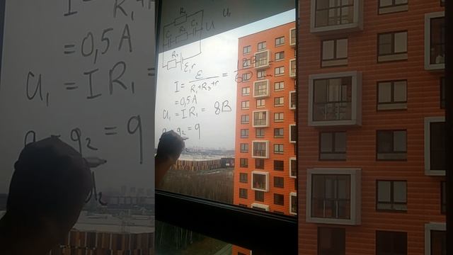 Задача с конденсатором в цепи постоянного тока смотреть онлайн