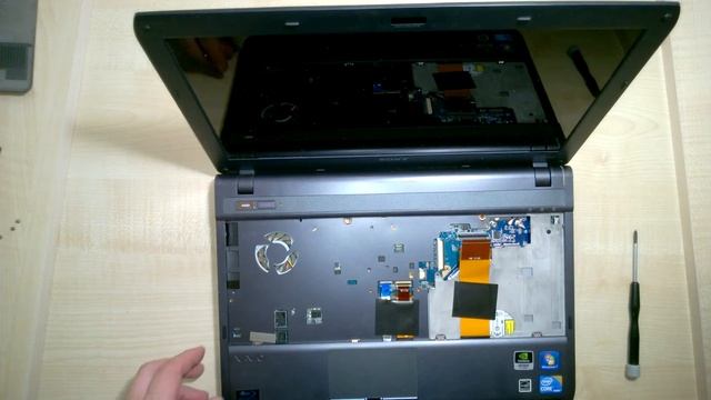 Как разобрать Ноутбук Sony VAIO VPCS13Z9R (Sony VPCS13Z9R disassembly. How to replace HDD, RAM) смотреть онлайн