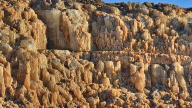 Amazing Locations! Crystal Gemstone Mountain in Egypt смотреть онлайн