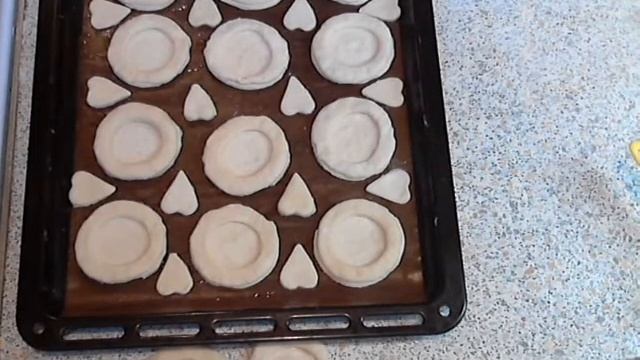 ВАЛОВАНЫ ИЗ ГОТОВОГО СЛОЁНОГО ДРОЖЖЕВОГО ТЕСТА. КАК СДЕЛАТЬ СЛОЁНЫЙ ВАЛОВАН смотреть онлайн