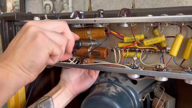 '58 Gibson GA-20 Amp Repair смотреть онлайн