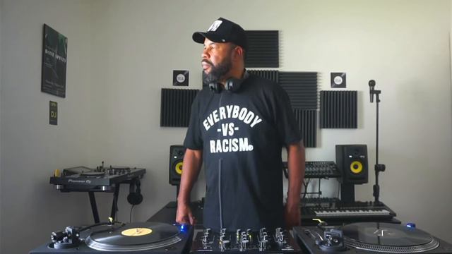 "Vinyl Sessions 10" (A Deep, Soulful House Mix) by DJ Spivey смотреть онлайн