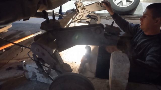 Замена подушек задней балки SMA C81 смотреть онлайн