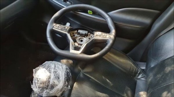 2013 USA AZEO Nissan Leaf steering whell change to new ze1 leaf steering www.viso.hu