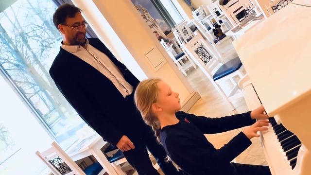 Этюд в четыре руки на белом рояле ? смотреть онлайн