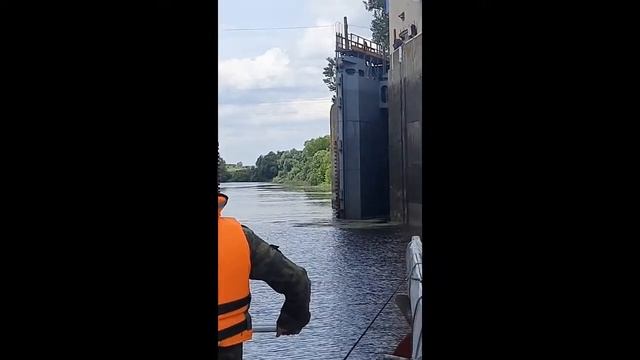 Первые три дня путешествия прошли Воронеж, шлюз и два понтонных моста. смотреть онлайн