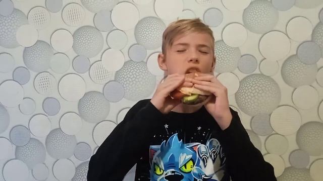 какой вкусный чизбургер.mp4 смотреть онлайн