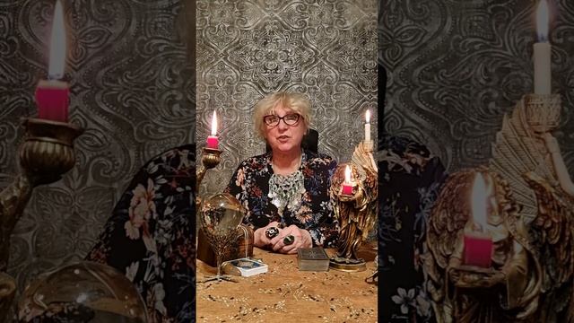 К чему птица бьется в окно-Упала картина со стены смотреть онлайн
